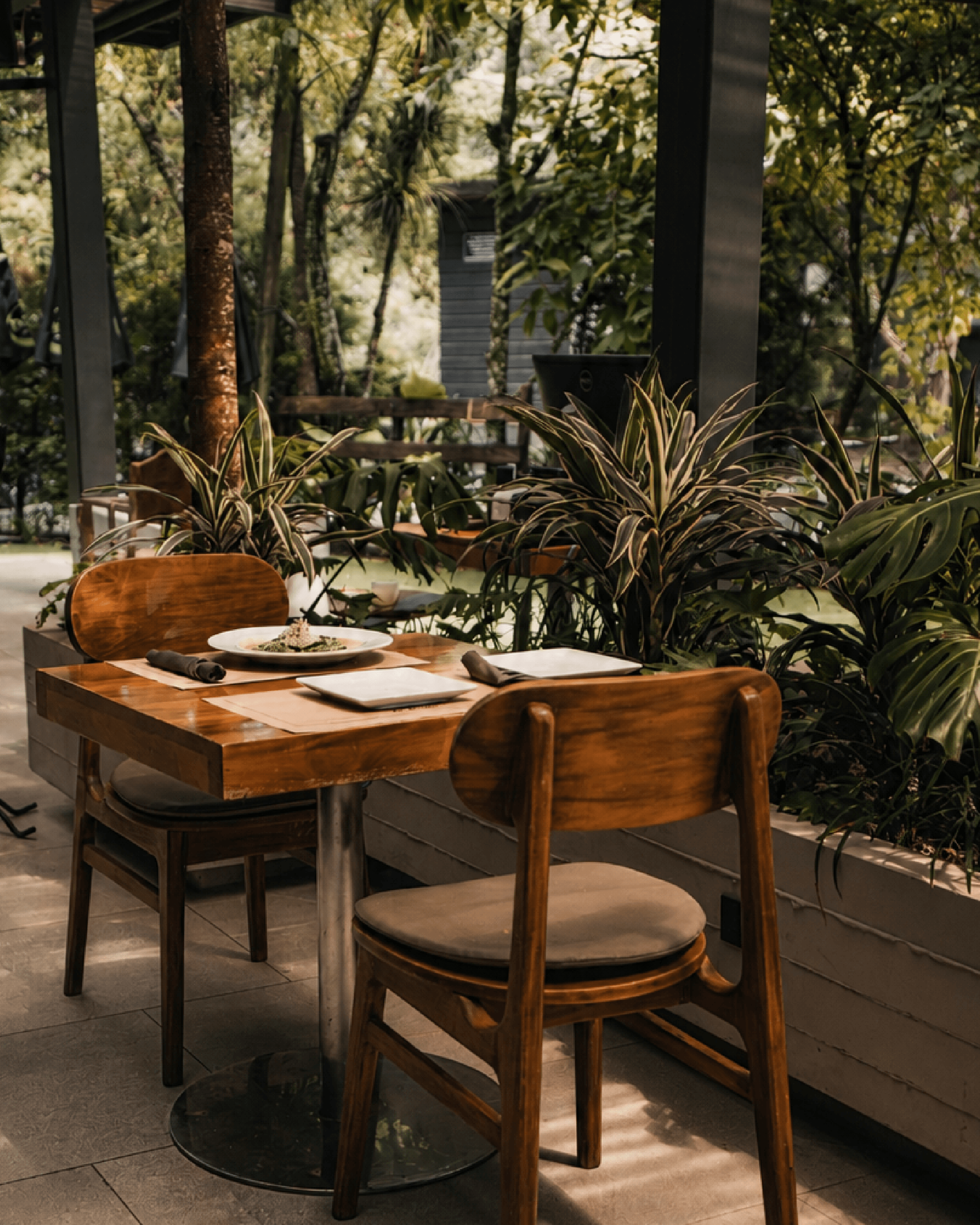La Pista dining room surrounded by greenery
